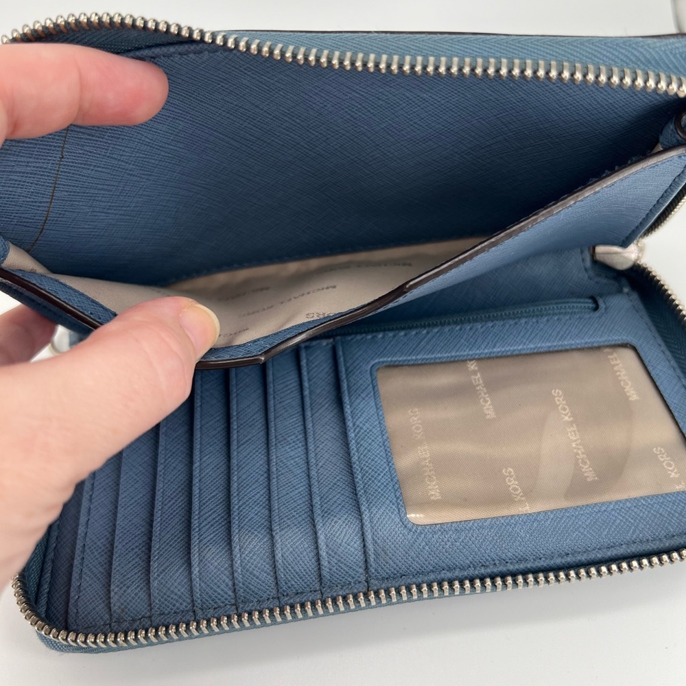 💙 Michael Kors Jet Set Travel Large Flat Multifunction Phone Case – Sky Blue 💙 - Picture 4 of 7